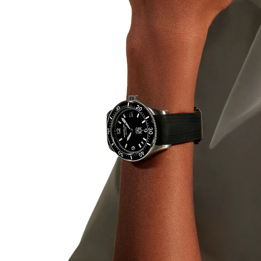 Montblanc Iced Sea 38mm Automatic Black Dial, Black Rubber Strap, view 2