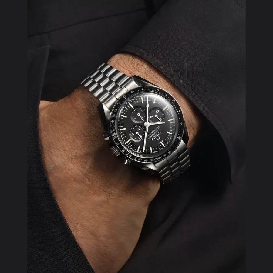 Omega Speedmaster Moonwatch Professional 42mm, Black, Hesalite crystal, view 4