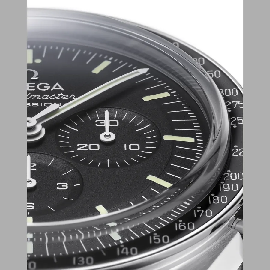 Omega Speedmaster Moonwatch Professional 42mm, Black, sapphire crystal, view 3