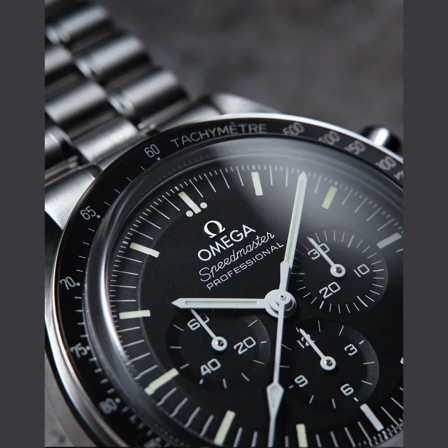 Omega Speedmaster Moonwatch Professional 42mm, Black, sapphire crystal, view 4