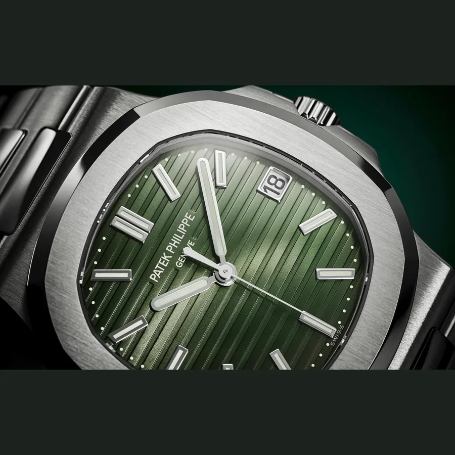 Patek Philippe Nautilus 5711/1A, Olive green dial, view 2
