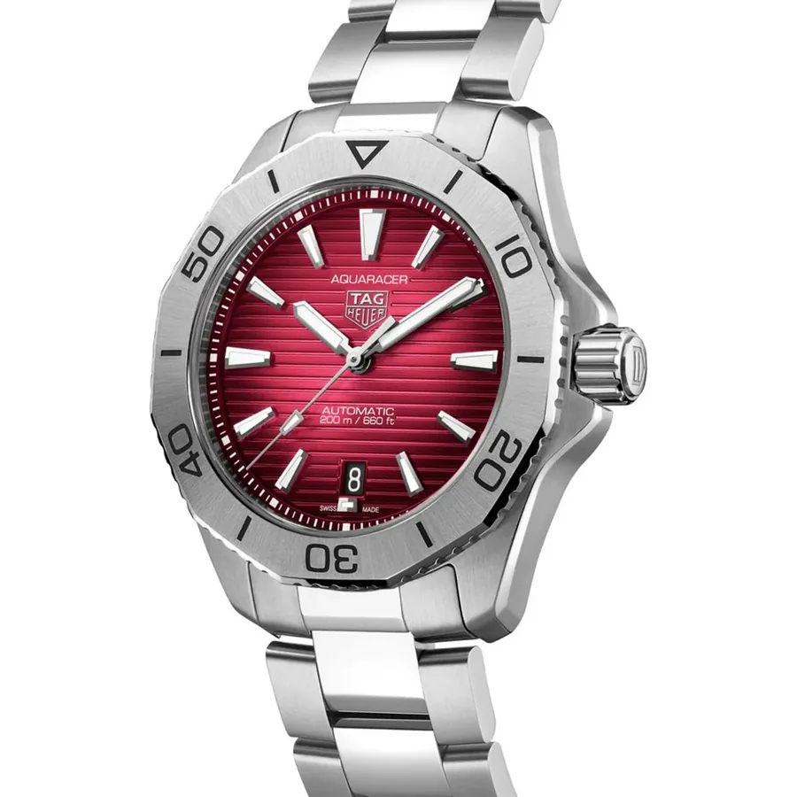 TAG Heuer Aquaracer 40mm Automatic Red Dial, view 3