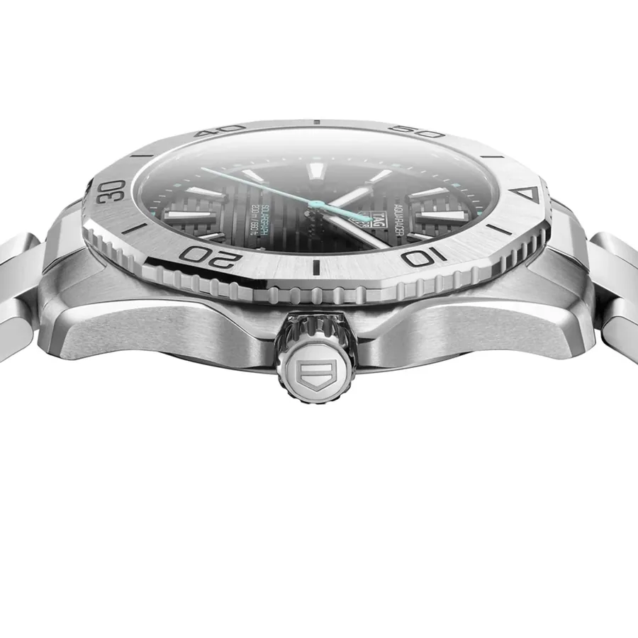 TAG Heuer Aquaracer 40mm Black Dial, view 4