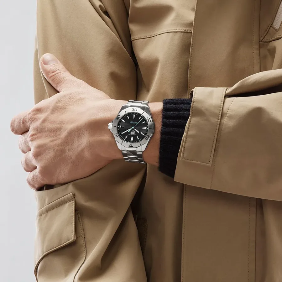 TAG Heuer Aquaracer 40mm Black Dial, view 7