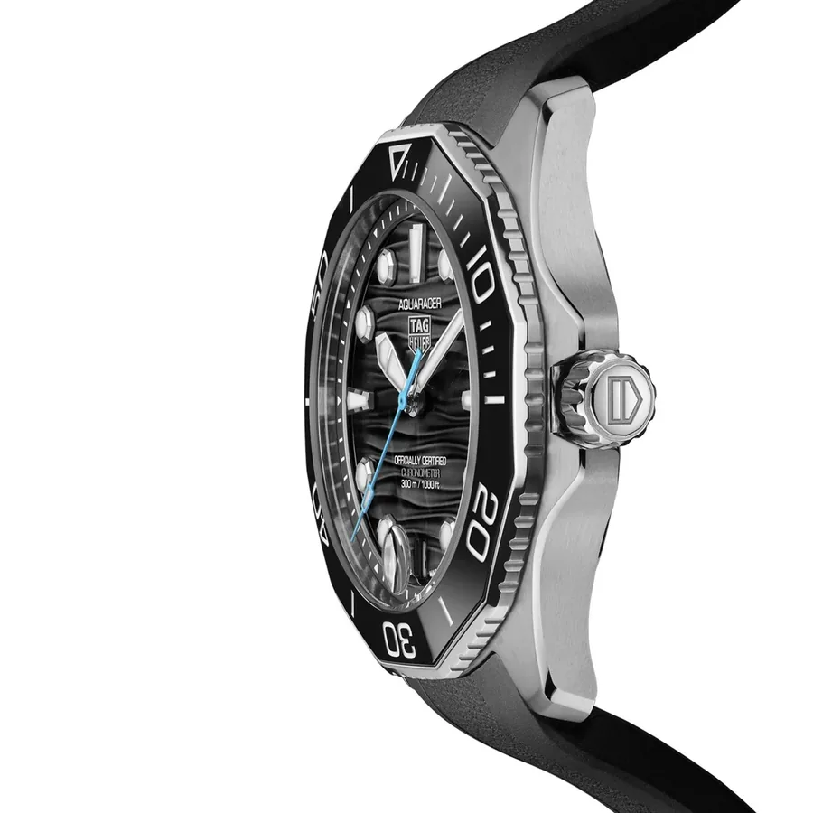 TAG Heuer Aquaracer 42mm Automatic Black Dial, Black Rubber Strap, view 3