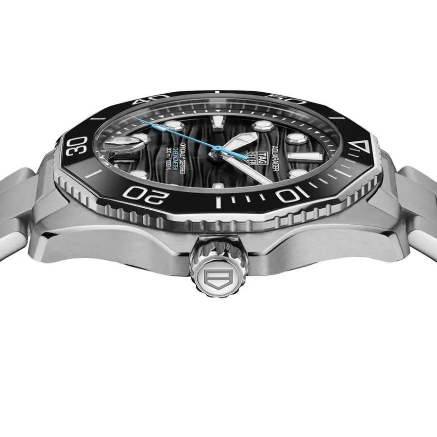 TAG Heuer Aquaracer 42mm Automatic Black Dial, view 3