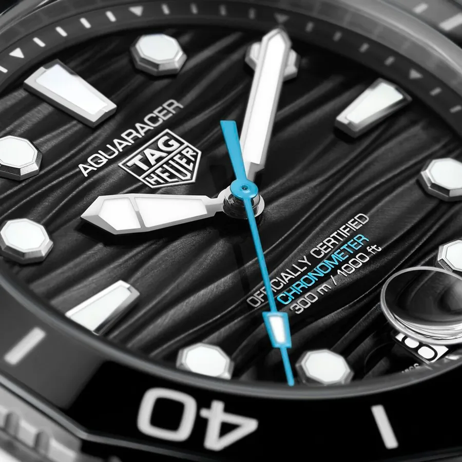 TAG Heuer Aquaracer 42mm Automatic Black Dial, view 5
