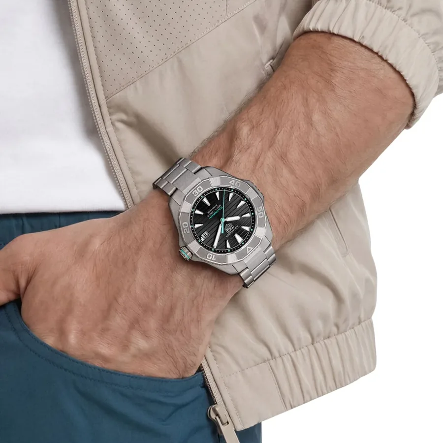 TAG Heuer Aquaracer Solar 40mm Black Dial, view 2