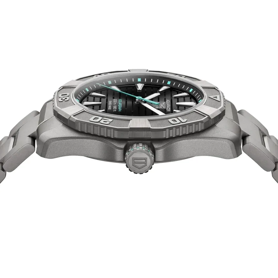 TAG Heuer Aquaracer Solar 40mm Black Dial, view 4