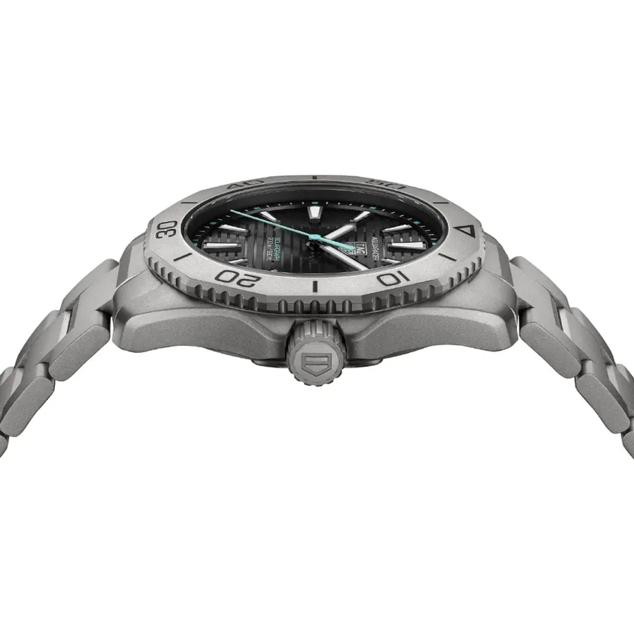 TAG Heuer Aquaracer Solar 40mm Grey Dial, view 4