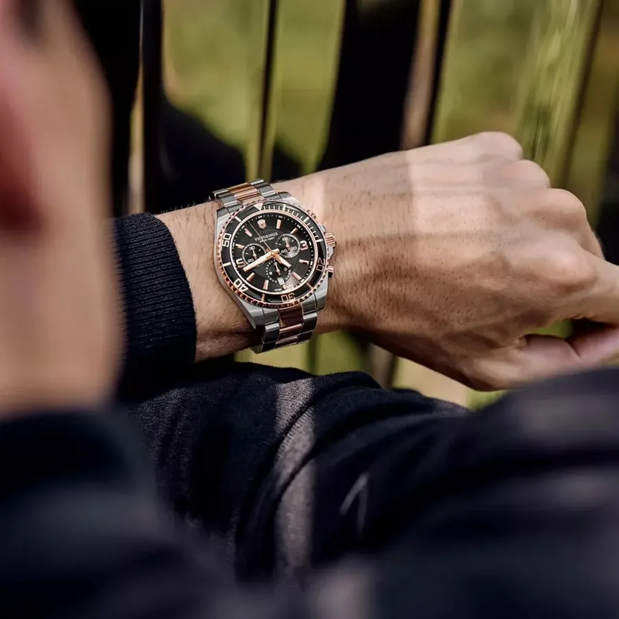 Victorinox I.N.O.X. 43mm Black Dial, view 5