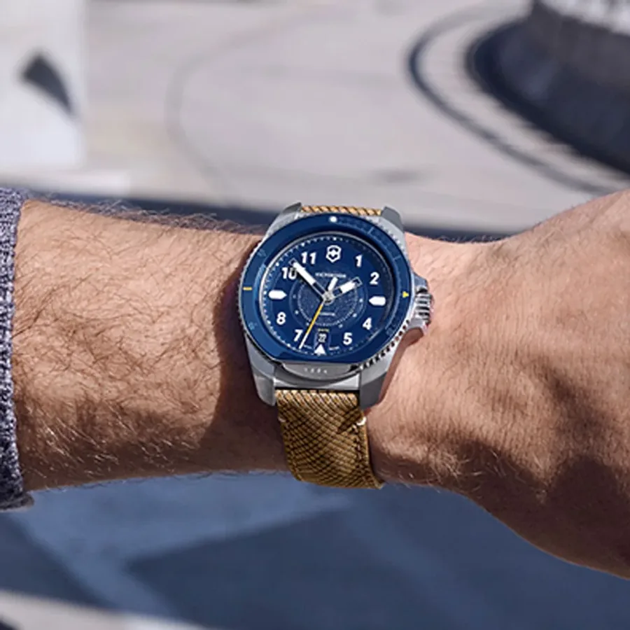 Victorinox Journey 1884 43mm Automatic Blue Dial, view 5
