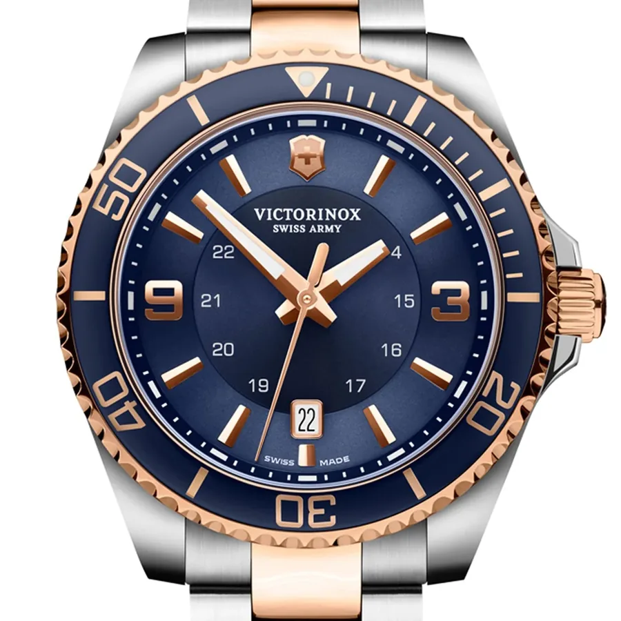 Victorinox Maverick 43mm Blue Dial, Stainless Steel Bracelet, view 2