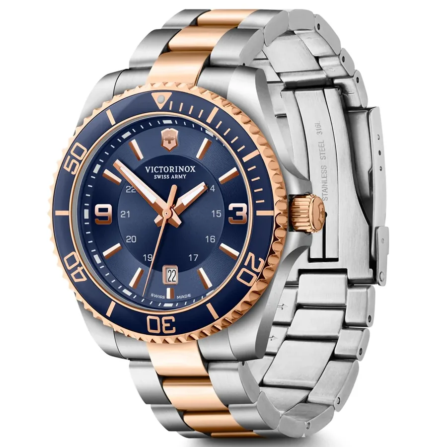 Victorinox Maverick 43mm Blue Dial, Stainless Steel Bracelet, view 3