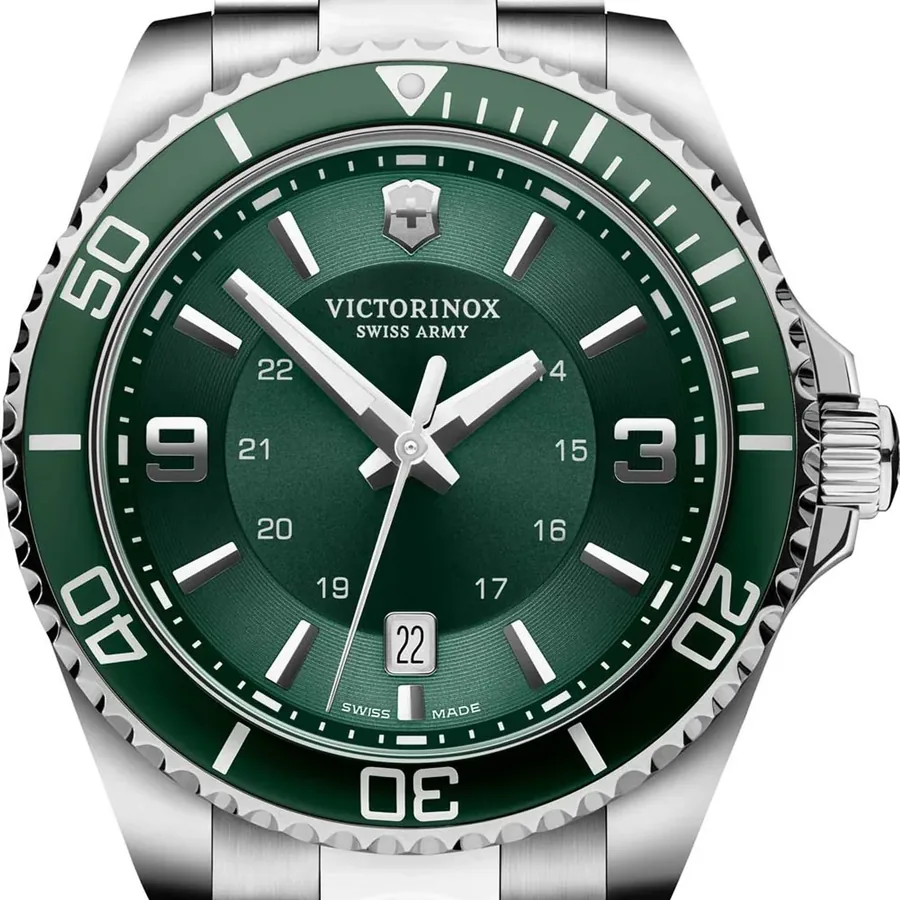 Victorinox Maverick 43mm Green Dial, Silver-Tone Stainless Steel Bracelet, view 2