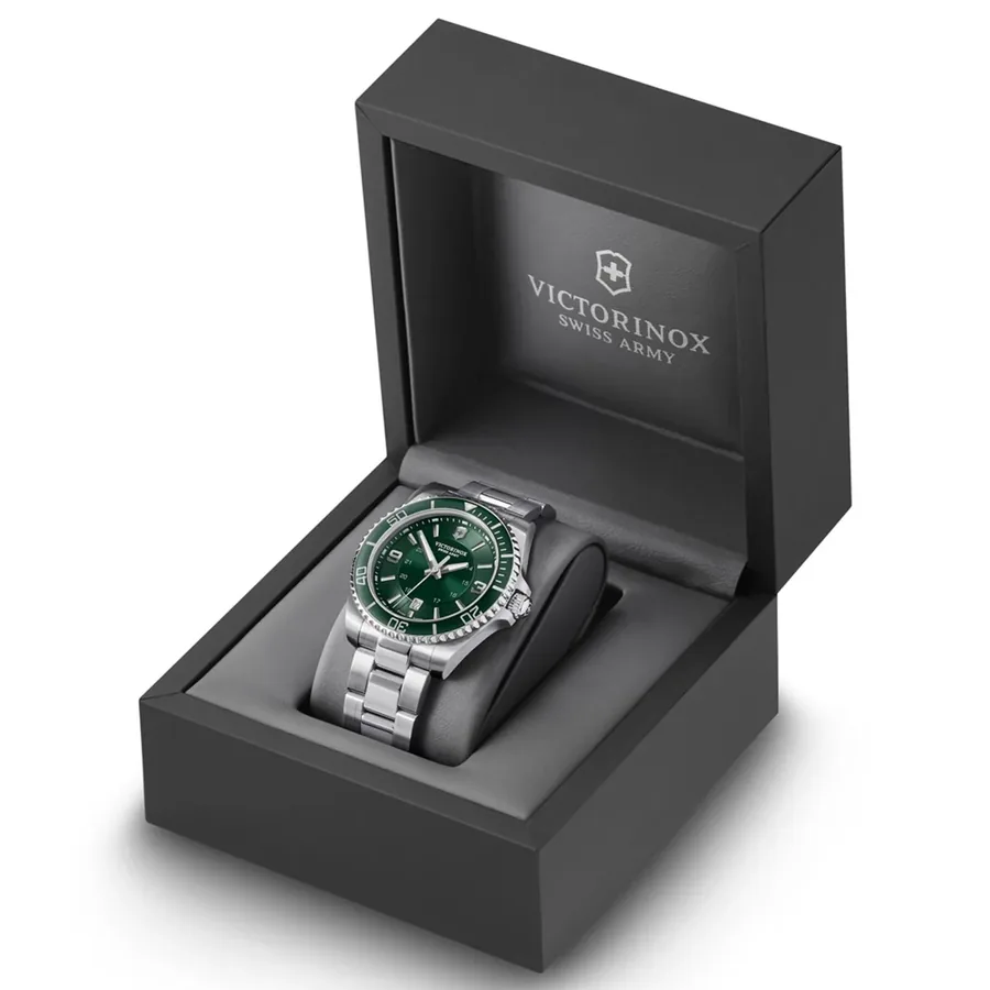 Victorinox Maverick 43mm Green Dial, Silver-Tone Stainless Steel Bracelet, view 6