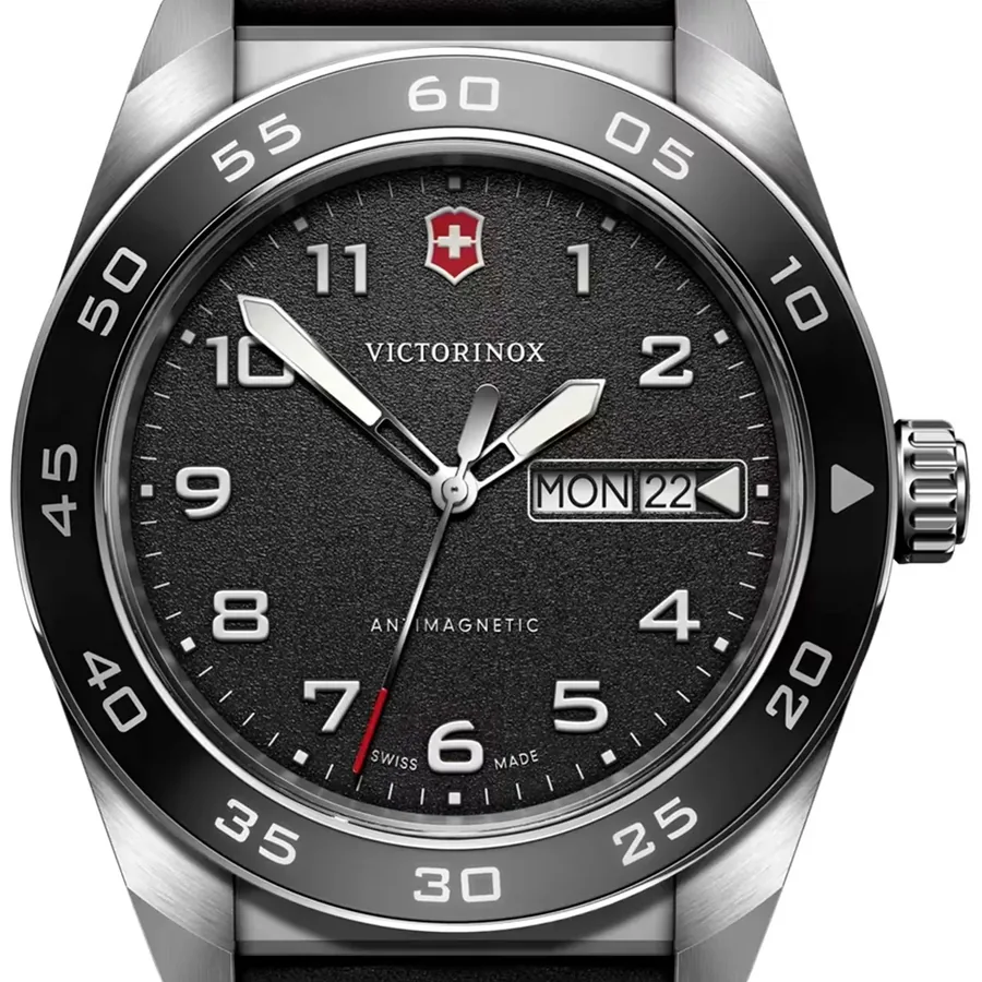 Victorinox Swiss Army 42mm Black Dial, view 2