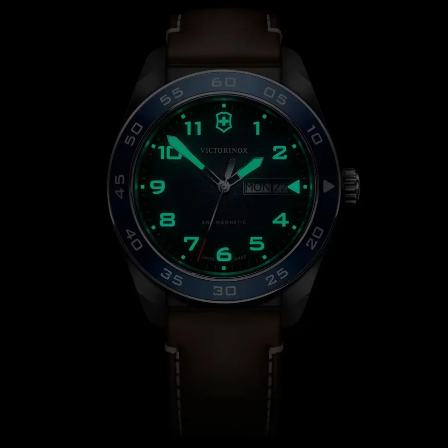 Victorinox Swiss Army 42mm Blue Dial, view 6