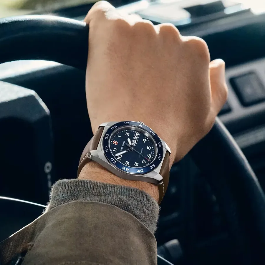 Victorinox Swiss Army 42mm Blue Dial, view 7